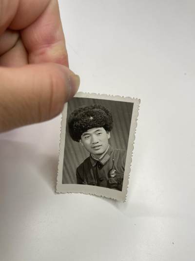 新时代收藏快速小拍 拍卖本周一线所得新货 4月2日场 - 60年代军人带像章照片