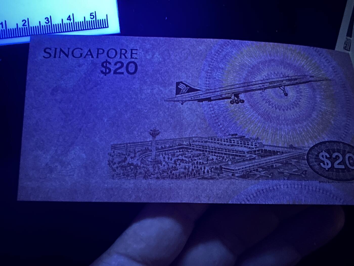 《外钞收藏家》第六百二十三期（精选场）（长期征集拍品、欢迎藏友们联系合作） 新加坡鸟版20元 全新 但荧光轻微不绝