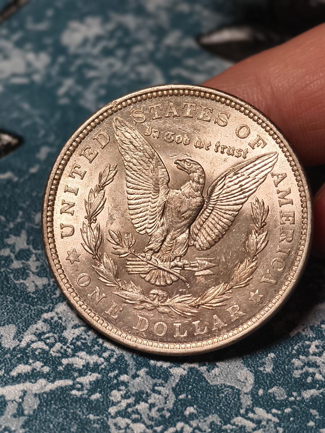 抚柳草堂-第二十一期章牌钱币  奖章勋章 满百包邮 放漏专场 1921美国摩根1美元大银币 重26.8g 状态非常好底板丝滑压力十足细节也很棒 淡淡的彩光几乎没有磨损