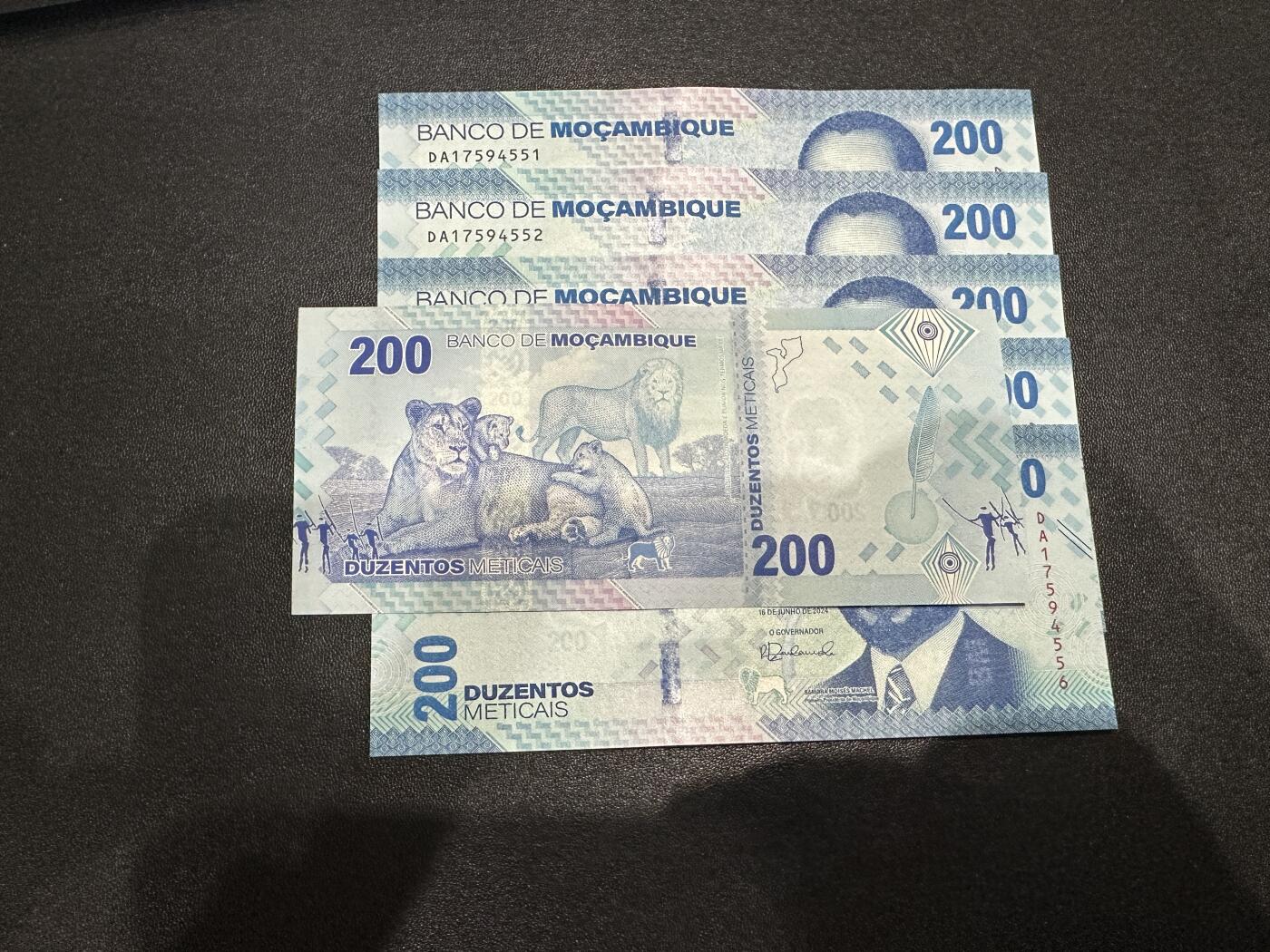 《外钞收藏家》第六百二十三期（精选场）（长期征集拍品、欢迎藏友们联系合作） 2024年莫桑比克200 六张一起 全新UNC