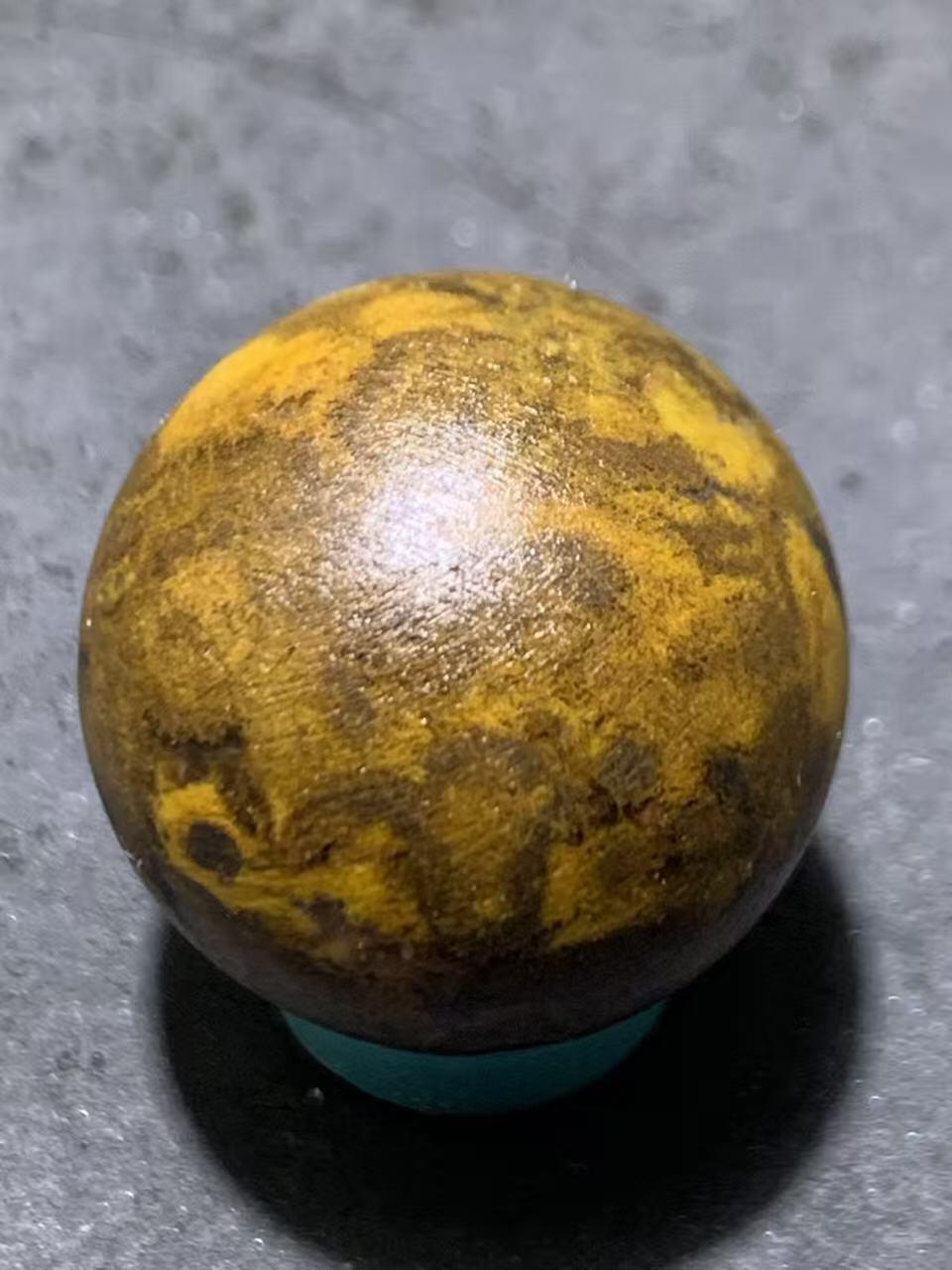 精美亚光九眼页岩天珠雕刻太极阴阳鱼圆珠一颗！