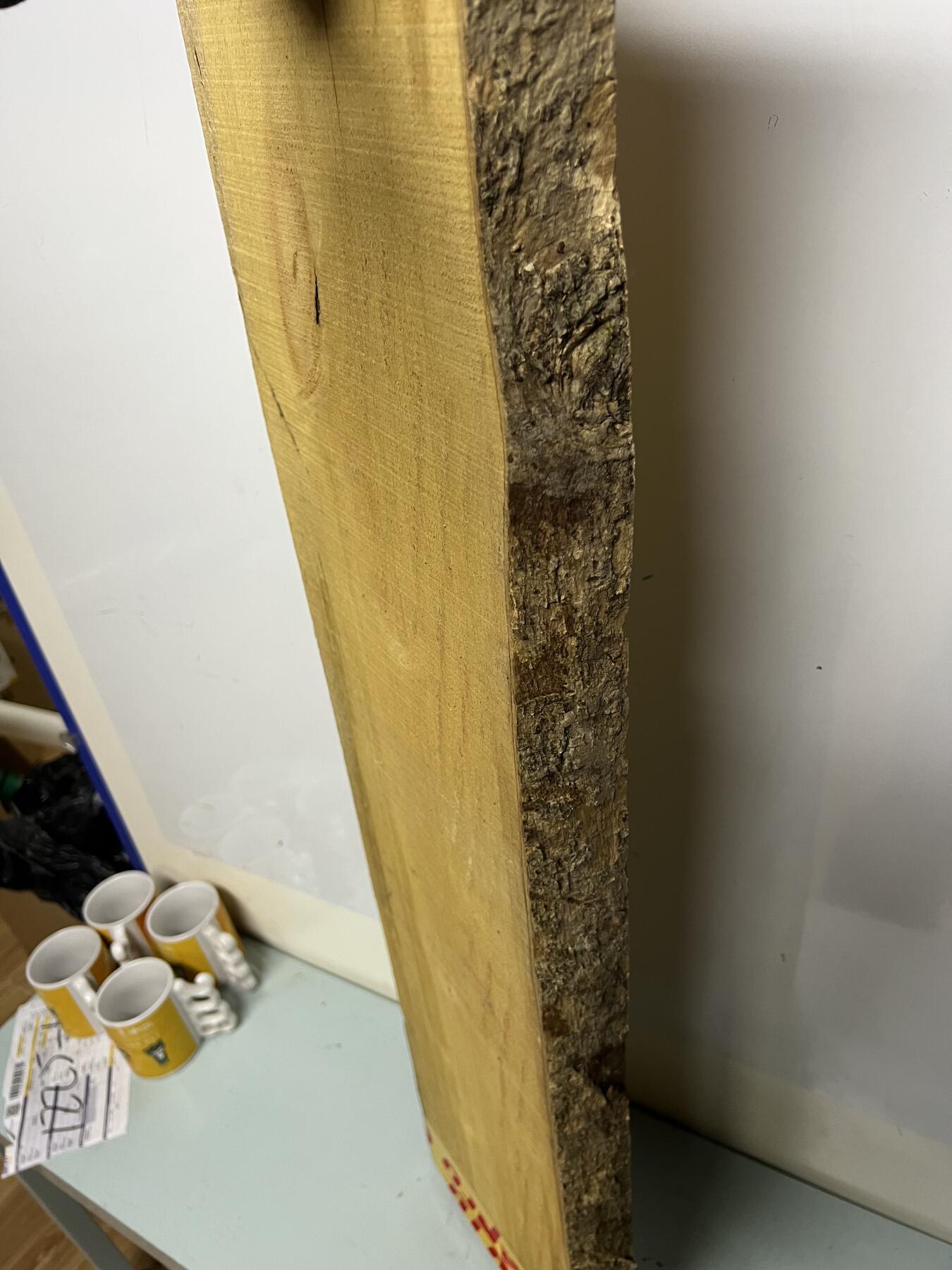 零元拍：NO.1虎皮纹金丝楠板子，重约十一斤多。无需打磨就已经金光闪闪。满金丝药香，尺寸约：94/24/4CM，天然原材料不可避免有裂有瑕疵，介意勿拍