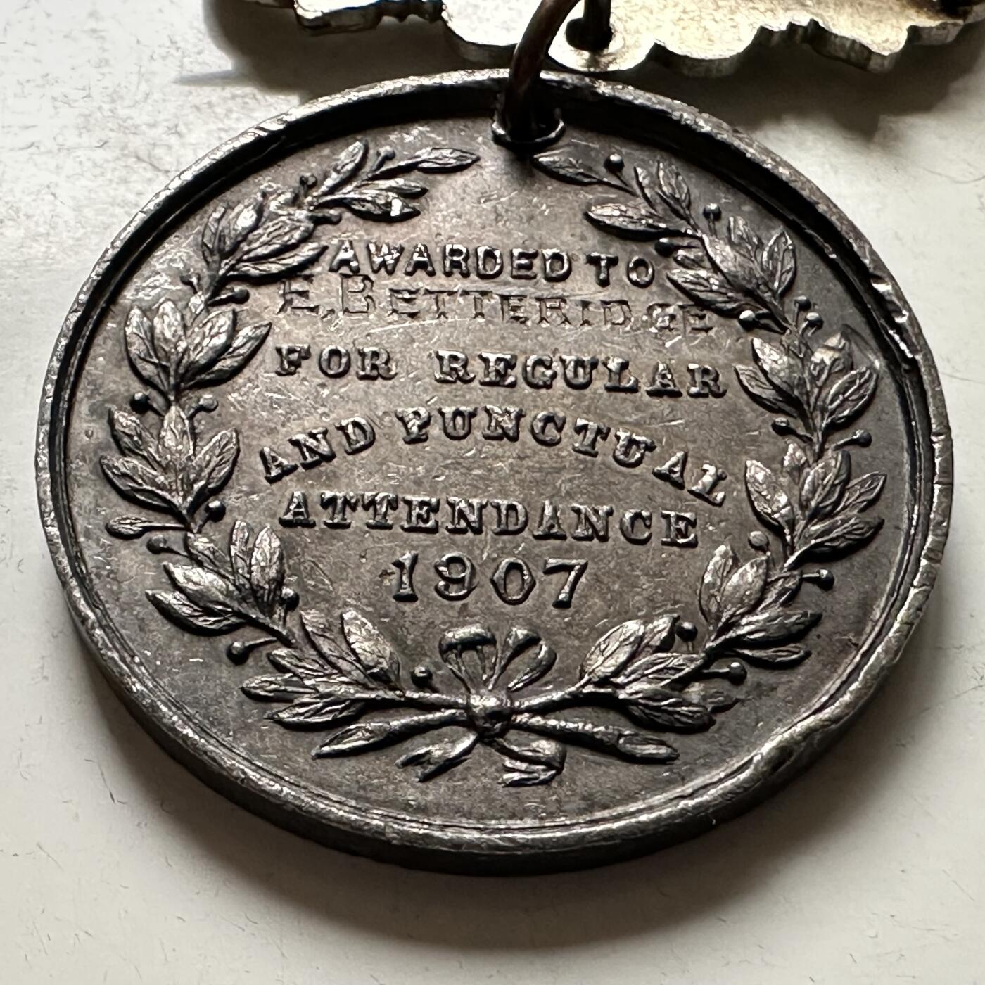 🌹外币初藏🌹🐯2026年第36场   每周二四六晚8️⃣点 接代拍 英国 1907年 沃尔瑟姆斯托教育委员会 全勤奖章 38毫米