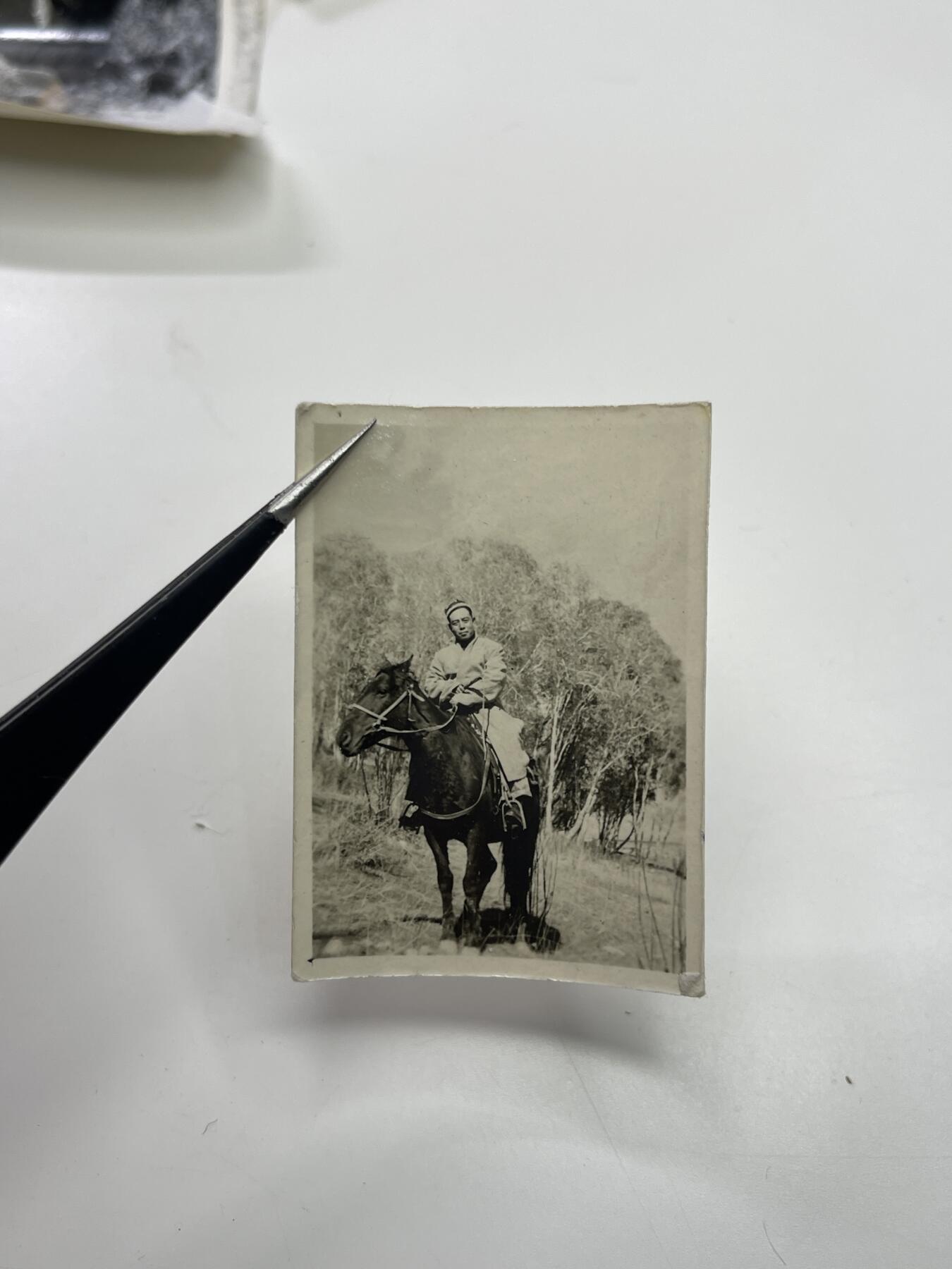 新时代收藏快速小拍 拍卖本周一线所得新货 4月2日场 50年代边民骑马照片