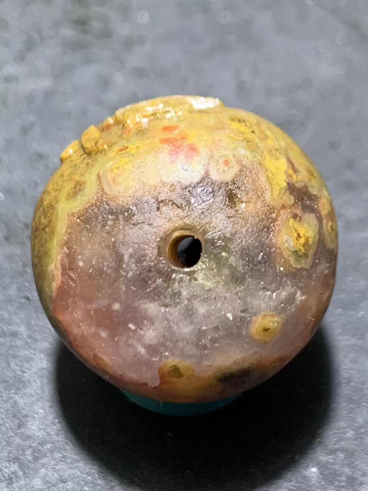 精美亚光冰飘草花纹战国红玛瑙手工俏色巧雕悟字2.0珠一个，