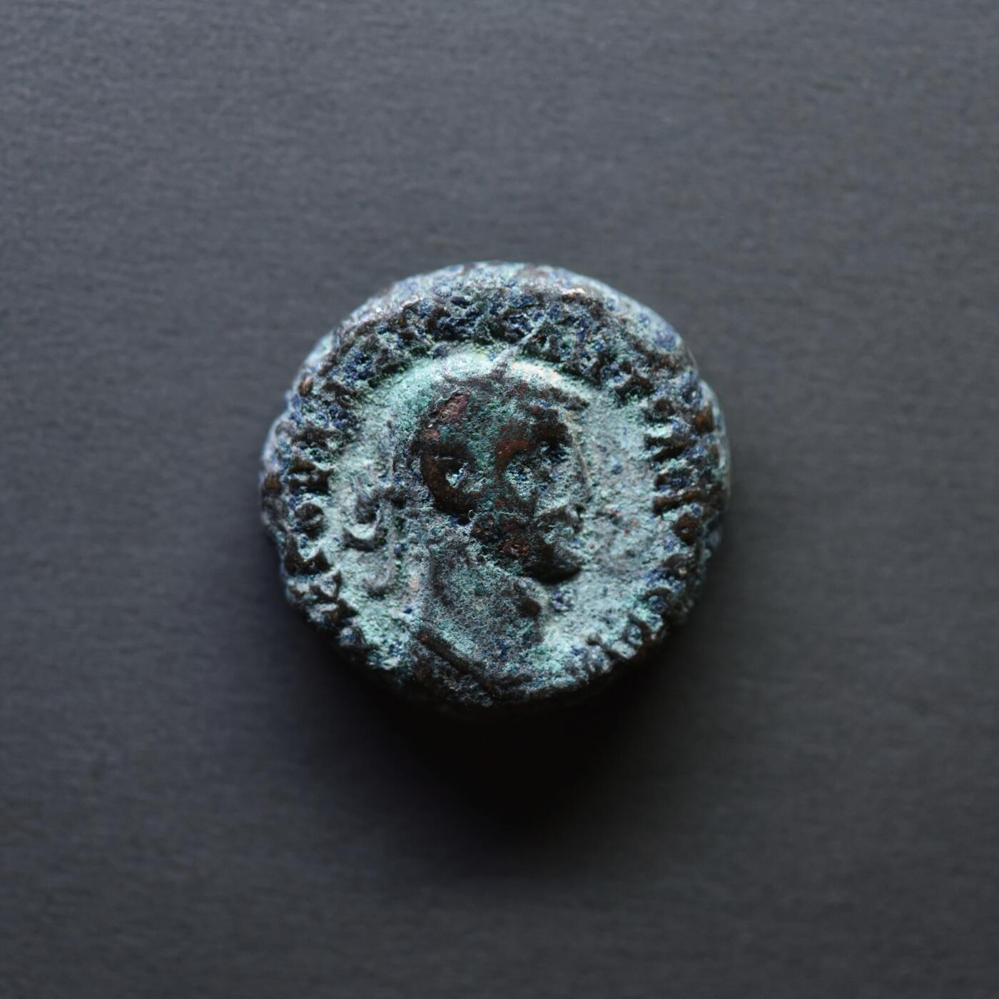 【良泉】4月16日【西方古代打制币】拍卖108件 【铭文清晰】公元286年【古罗马·行省】埃及，戴克里先（ΔIOKΛHTIANOC）密涅瓦女神（雅典娜）手持胜利女神坐像，在位第2年四德拉克马，7.38克