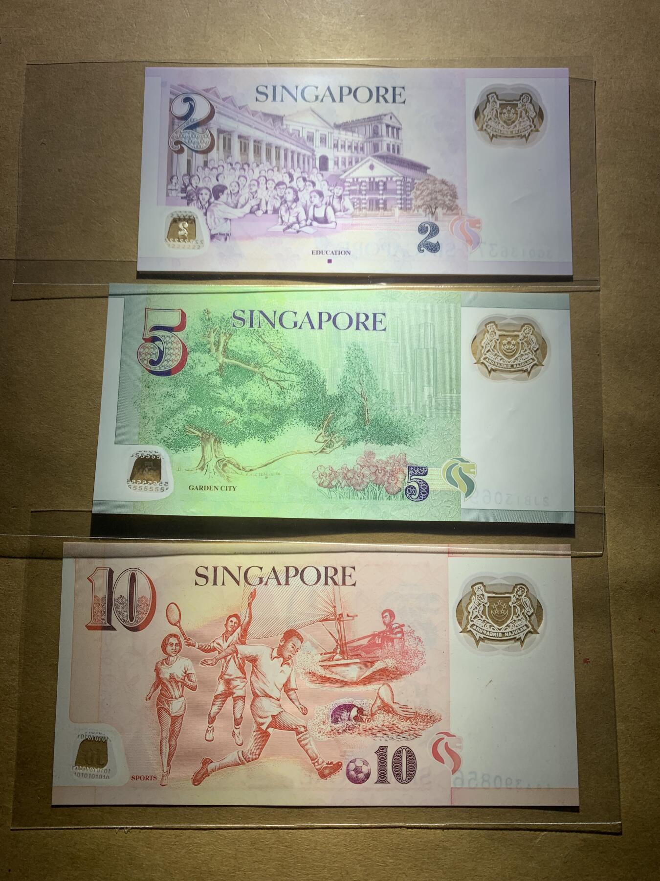 【礼羽收藏】🌏世界钱币拍卖第131期 新加坡2、5、10三张10元unc 其它两张如图