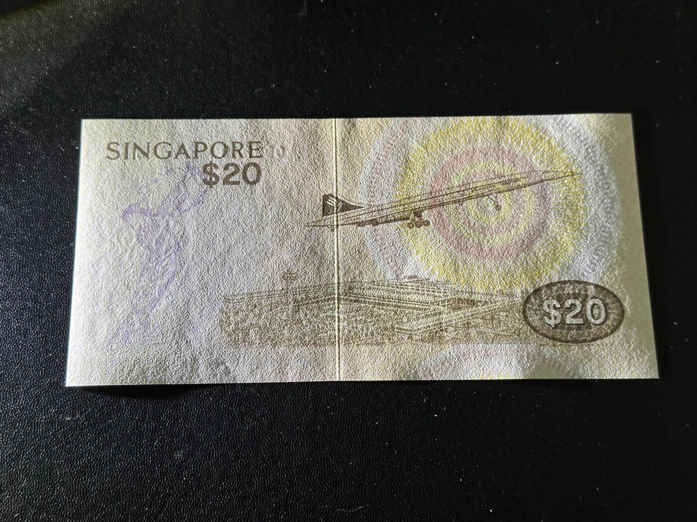 《外钞收藏家》第六百二十三期（精选场）（长期征集拍品、欢迎藏友们联系合作） 新加坡鸟版20元 全新 但荧光轻微不绝