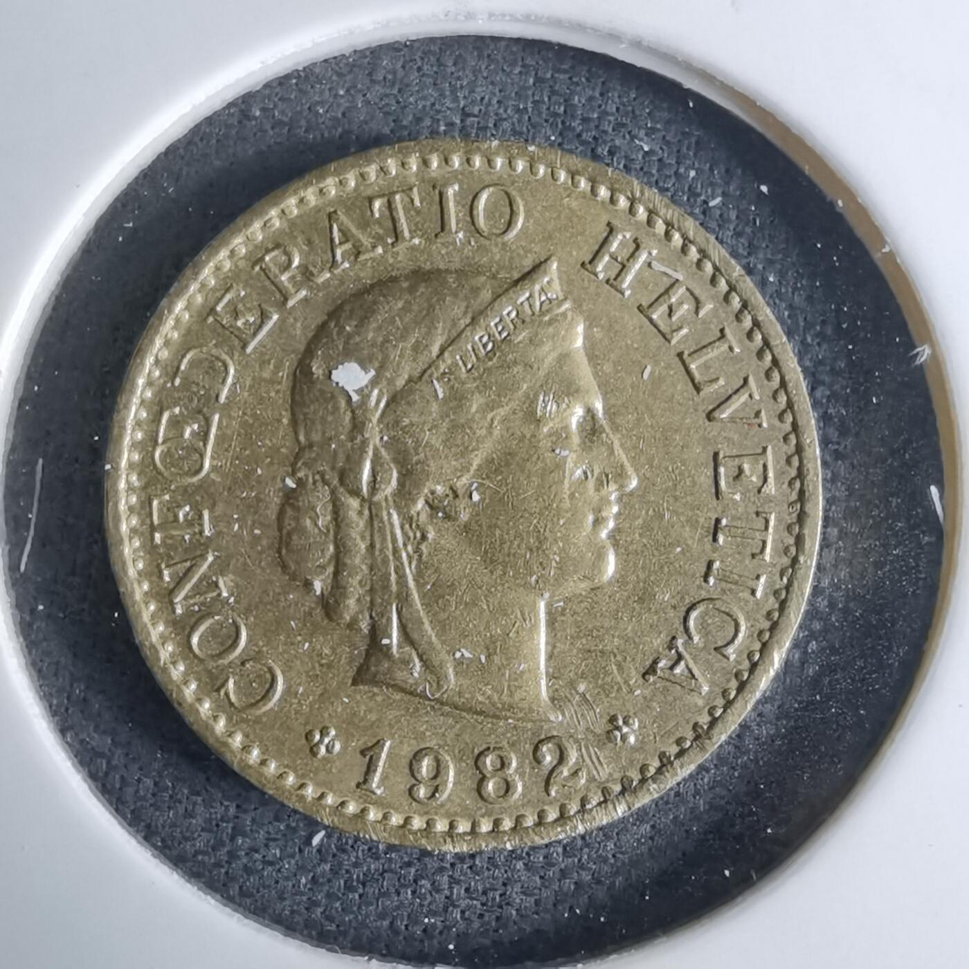 沼泽如烟--第1042场 瑞士1982年五分