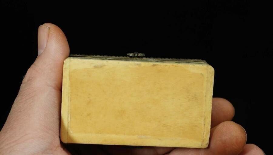 江南站杂件场 耗牛骨小盒两只