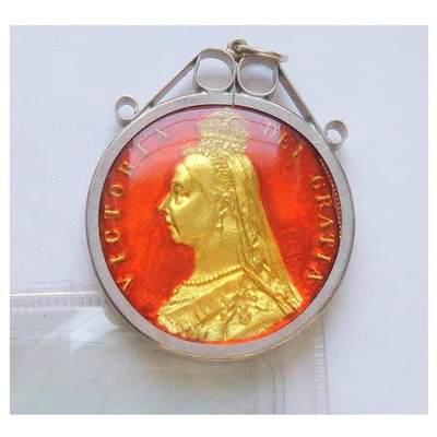 【银】纯银手工银 英国1887年维多利亚珐琅彩镀金高浮雕精制银币章吊坠 33MM - 【银】纯银手工银 英国1887年维多利亚珐琅彩镀金高浮雕精制银币章吊坠 33MM