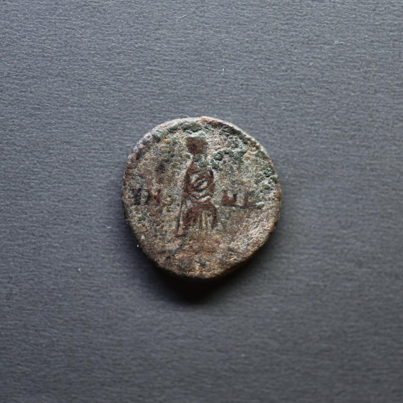 【良泉】4月16日【西方古代打制币】拍卖108件 【美品】公元347-348年【古罗马】君士坦丁大帝“站像版”追思币，1.53克