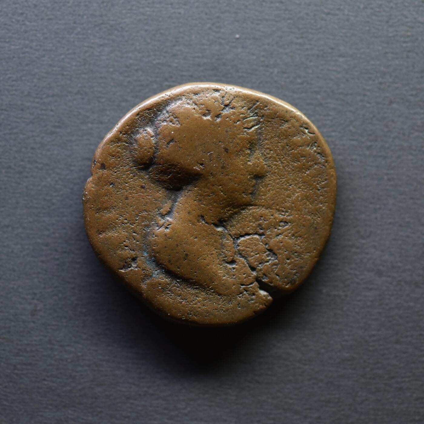 【良泉】4月16日【西方古代打制币】拍卖108件 【熟美】【古罗马】小福斯蒂娜，阿斯铜币（其夫马可·奥利略、其父安东尼·庇护，其子康茂德都打过以小福斯蒂娜为头像的钱币）8.54克