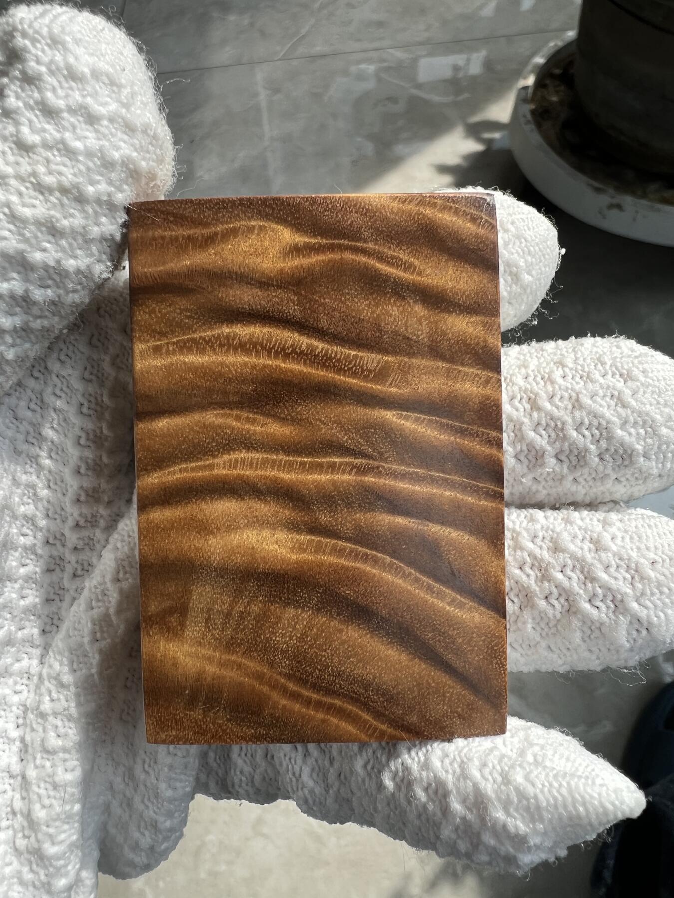 零元拍：NO3金丝楠平安无事牌，3D立体波纹。满水波香喷喷的小金砖，金光闪闪，63.5/43/15MM