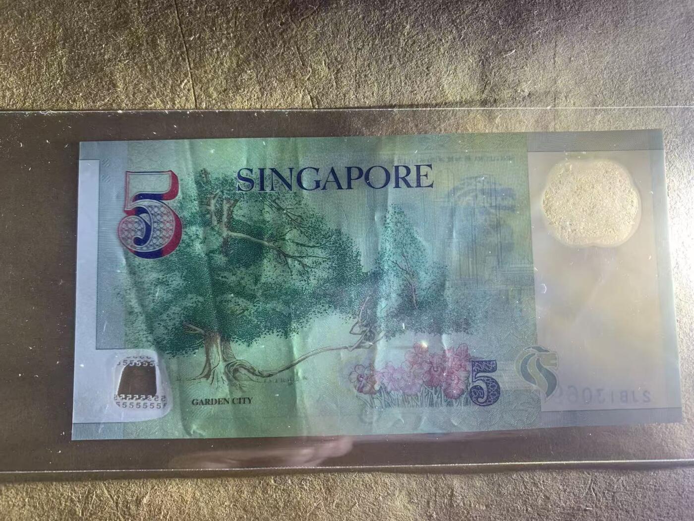 【礼羽收藏】🌏世界钱币拍卖第131期 新加坡2、5、10三张10元unc 其它两张如图