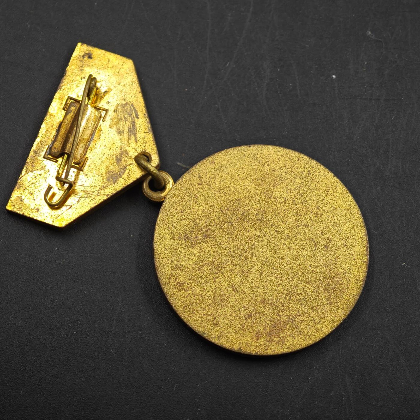 3月30日结束，成斌徽章钱币专场（ 蒙古人民革命胜利60周年纪念章