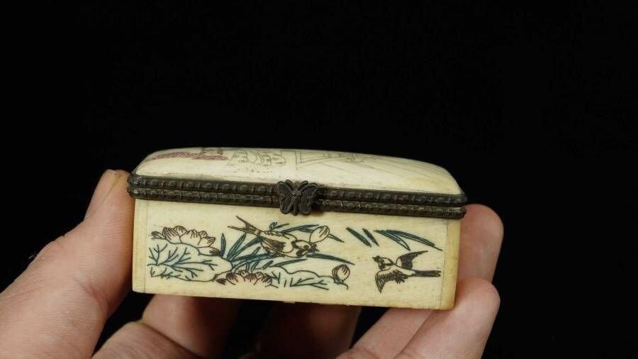 江南站杂件场 耗牛骨小盒两只