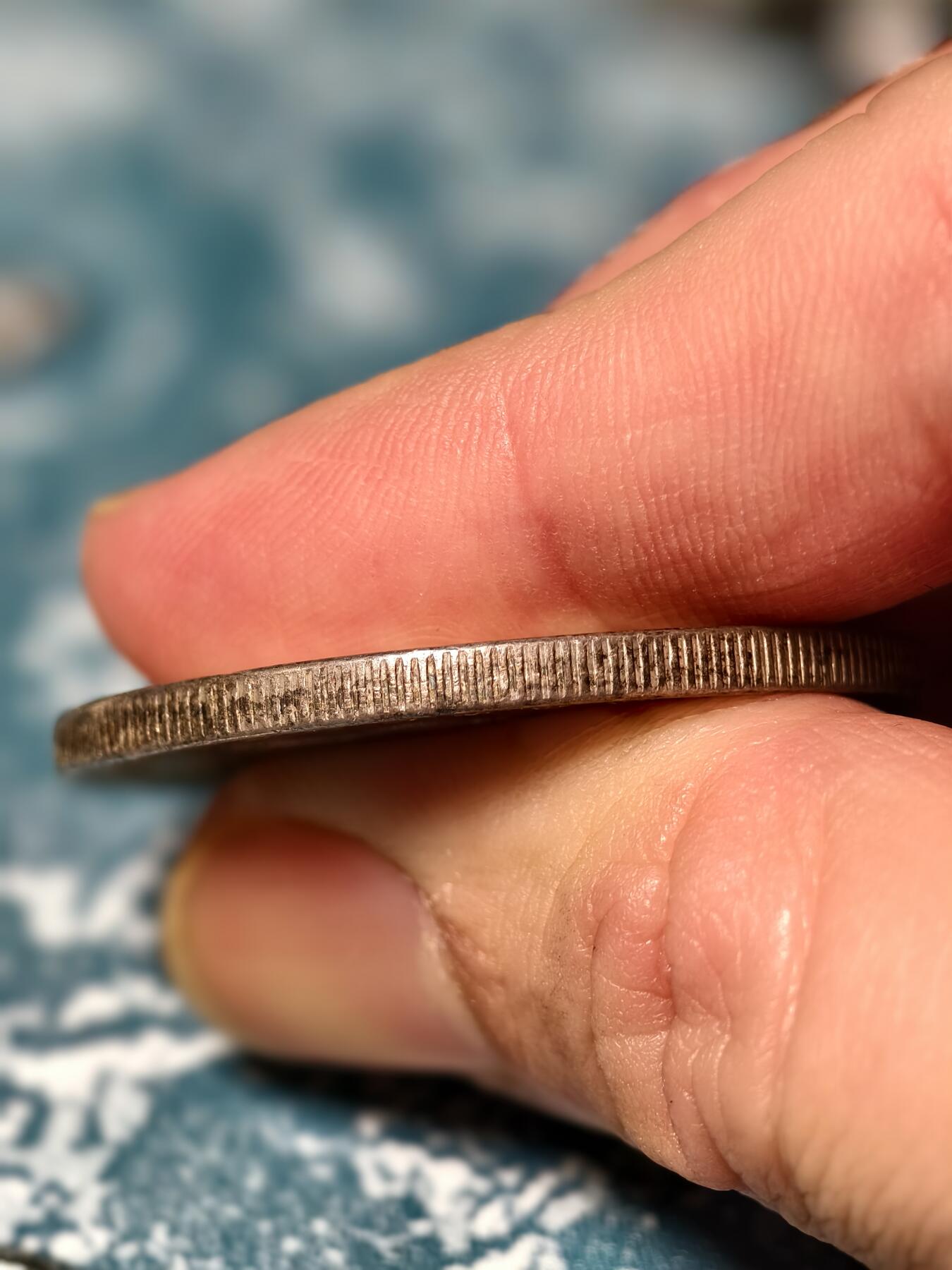 抚柳草堂-第二十一期章牌钱币  奖章勋章 满百包邮 放漏专场 1921美国摩根1美元大银币 重26.8g 状态非常好底板丝滑压力十足细节也很棒 淡淡的彩光几乎没有磨损