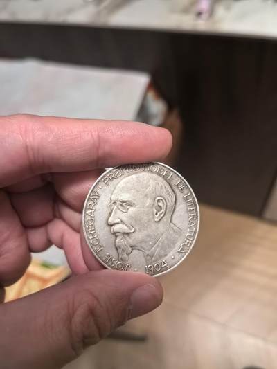 欧洲银章铜章 - 一枚纪念何塞·埃切加赖（José Echegaray）的银质纪念章，他是1904年诺贝尔文学奖得主，也是第一位获得诺贝尔奖的西班牙人