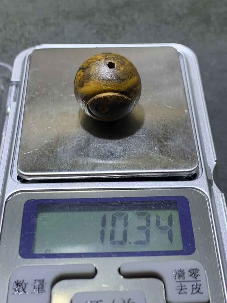 精美亚光九眼页岩天珠雕刻太极阴阳鱼圆珠一颗！