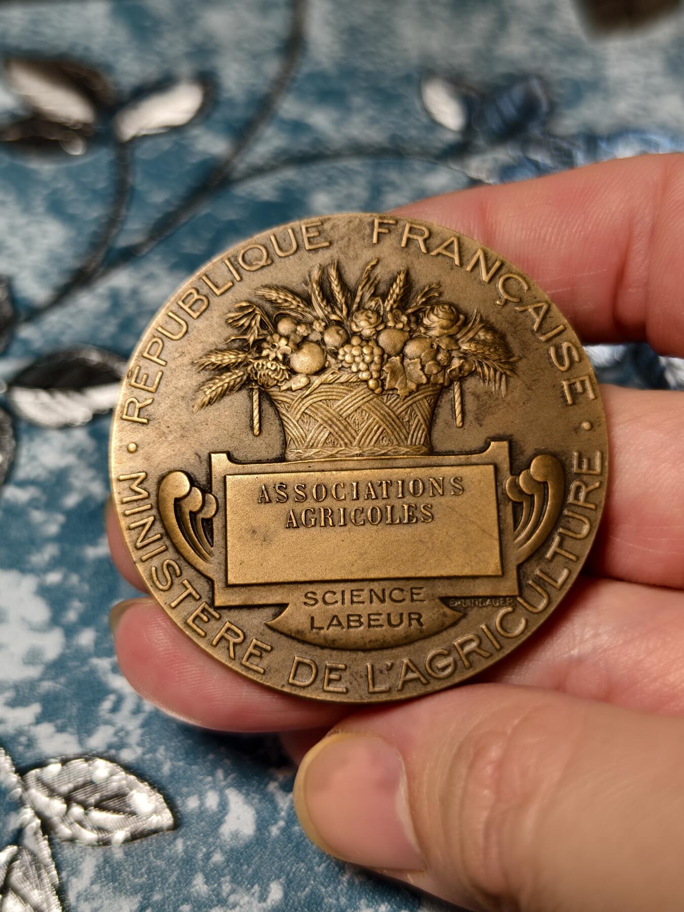 抚柳草堂-第二十一期章牌钱币  奖章勋章 满百包邮 放漏专场 19世纪末-20世纪初 法国农业协会农业竞赛大铜章  播种者 直径50mm 重量60.6g ms级品相