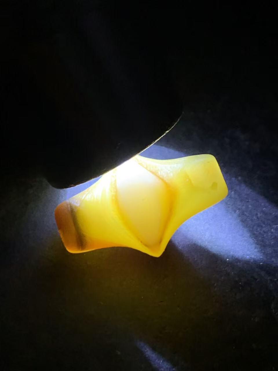 高玉化风化纹缠丝玛瑙随形碟珠一颗