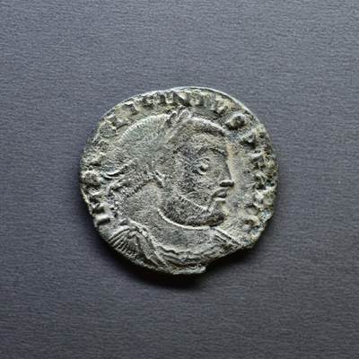 【良泉】4月16日【西方古代打制币】拍卖108件 - 公元318-320年【古罗马】李锡尼“朱庇特持胜利女神”洗银富力铜币，帖撒罗尼亚造币厂，2.81克