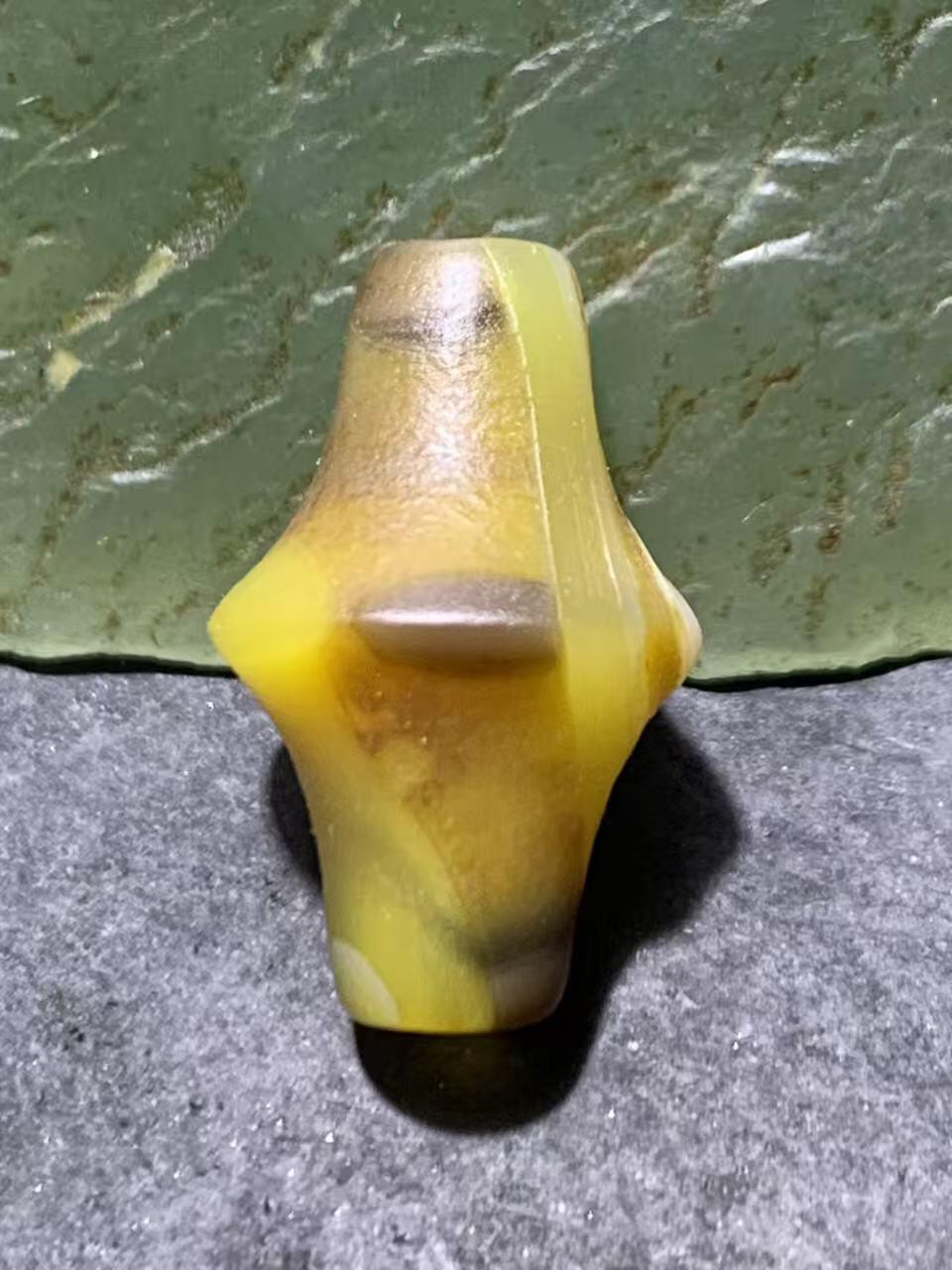 高玉化风化纹缠丝玛瑙随形碟珠一颗