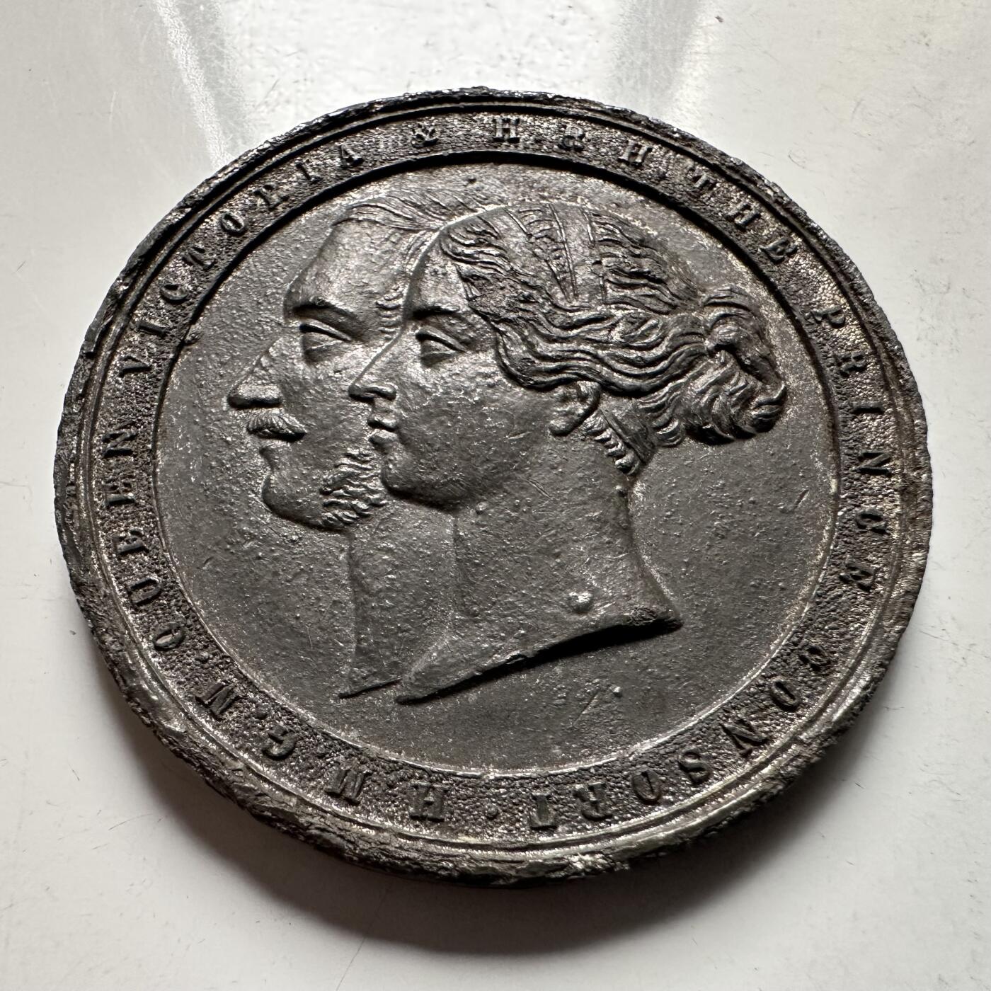 🌹外币初藏🌹🐯2026年第36场   每周二四六晚8️⃣点 接代拍 英国 1858年 维多利亚与阿尔伯特 利兹市政厅落成 白金属纪念章 35.8毫米