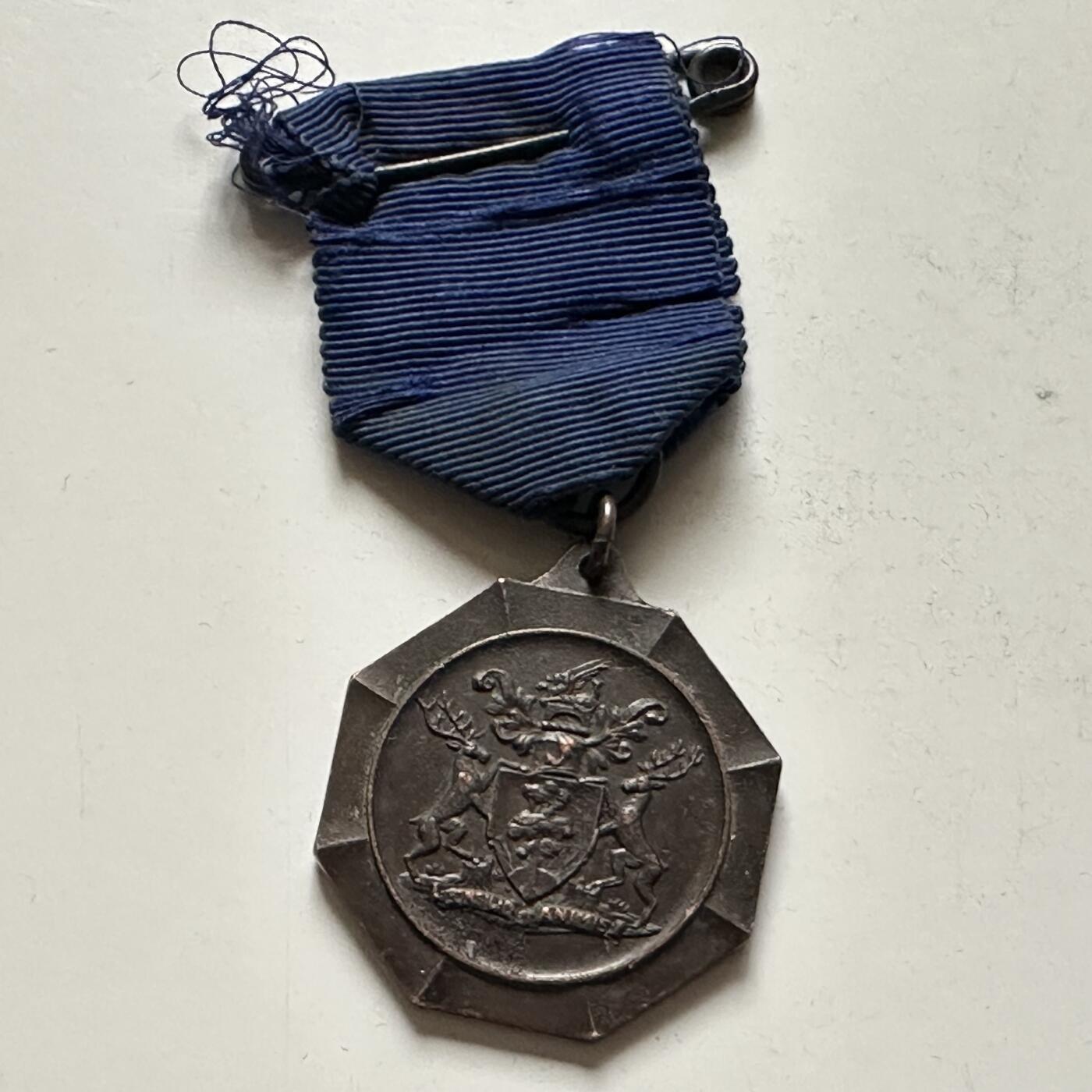 🌹外币初藏🌹🐯2026年第36场   每周二四六晚8️⃣点 接代拍 英国 1936年 萨比顿自治市特许日 双鹿橡树纹章 铜质绶带纪念章 32毫米