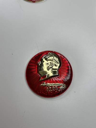 新时代收藏快速小拍 拍卖本周一线所得新货 4月2日场 - 武汉百万雄狮像章 少见早期66年像章