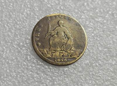 瓶子🏺第235期拍卖会 -  法国佩罗讷（Péronne）1656年城市纪念铜质Jeton（代币/筹码），属于法国近代早期的城市纪念代币体系 正面布雷西亚城拟人形象与铭文  背面骑士凯旋与格言   铭文ADVIAM NOVE FRANCVS （意为“我们准备好踏上征程”），当时法国的军事格言，呼应1656年法西战争背景 