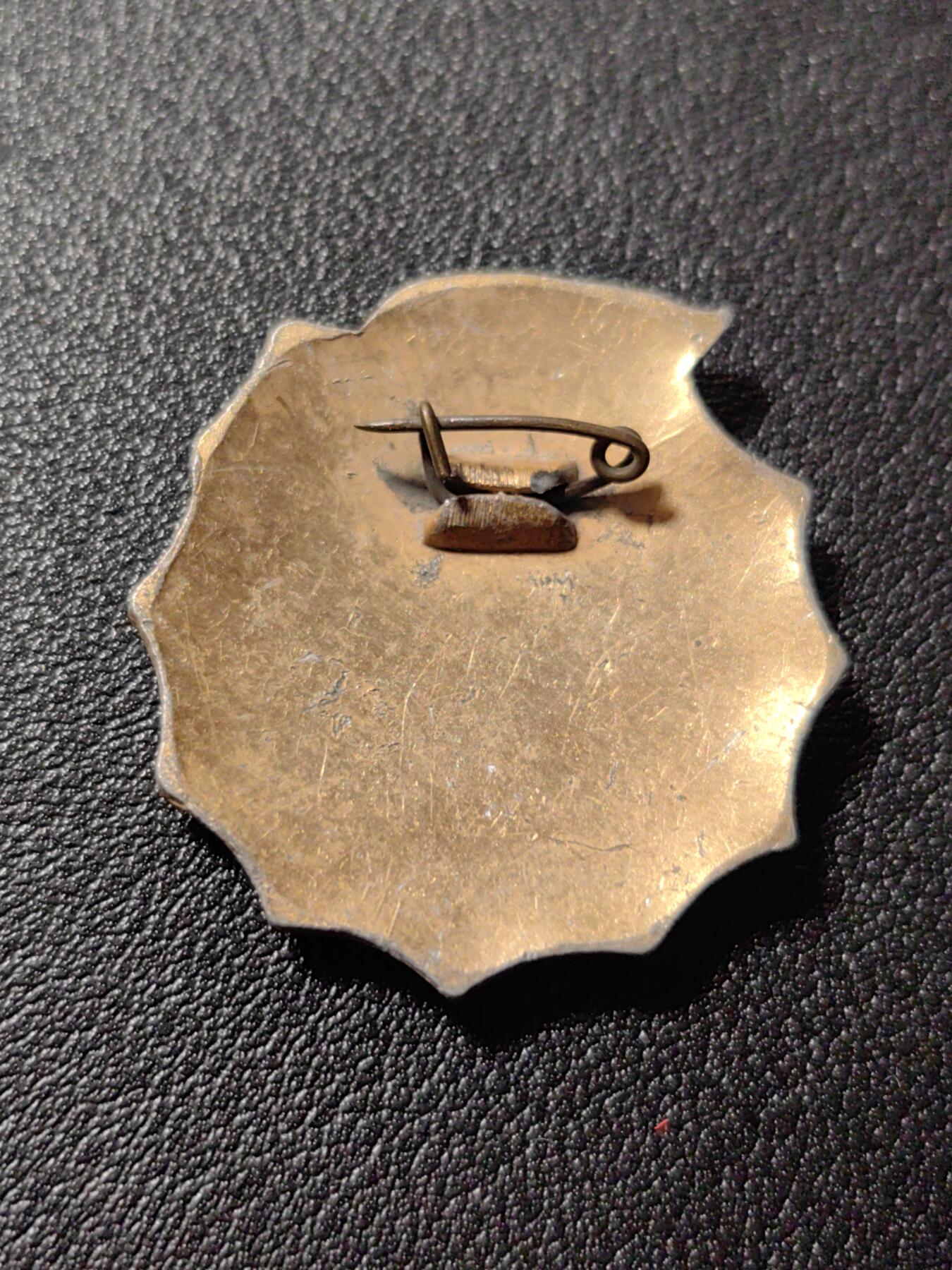 靖甫拍卖第八场 三大革命红旗证章