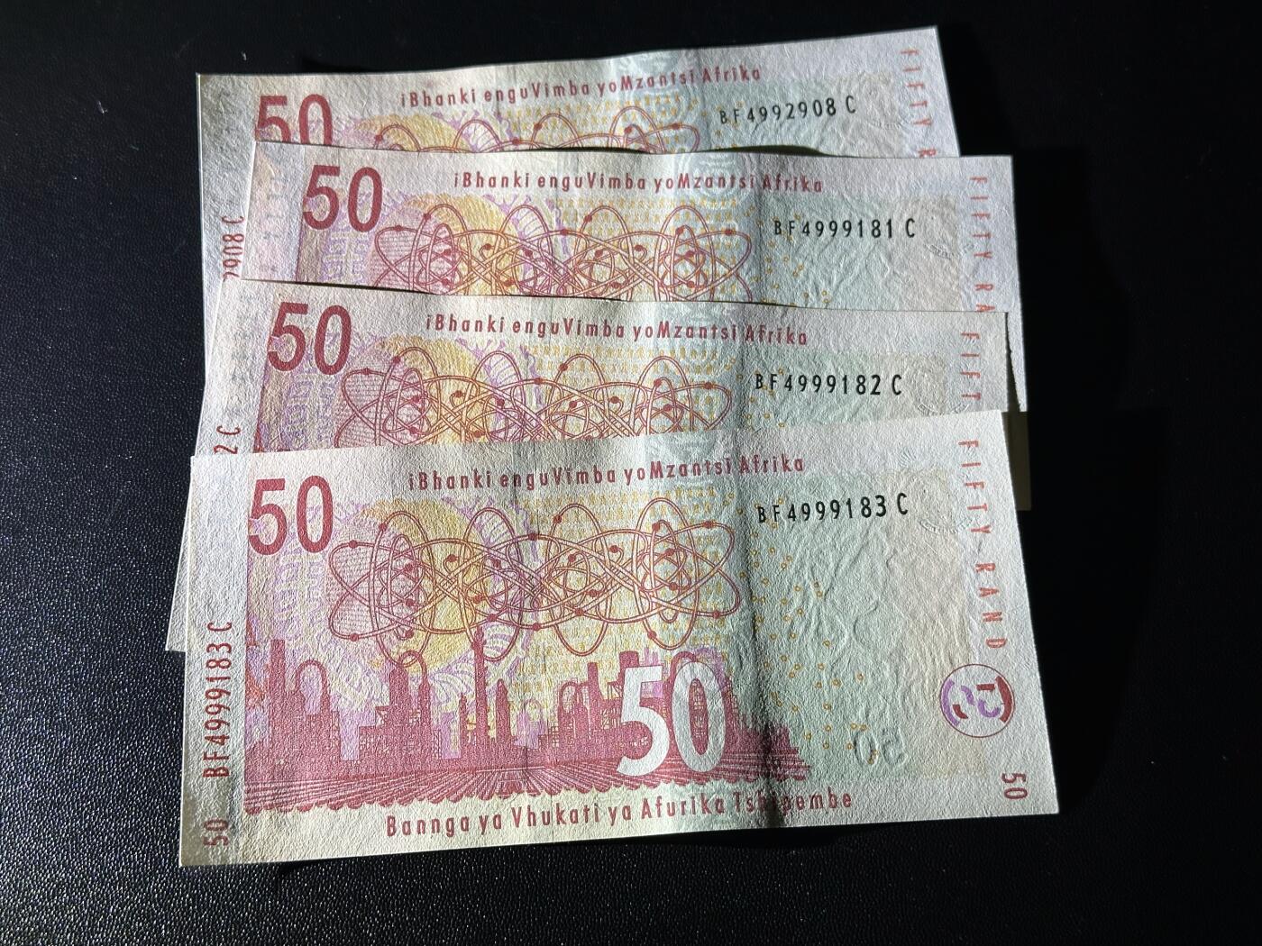 《外钞收藏家》第六百二十三期（精选场）（长期征集拍品、欢迎藏友们联系合作） 南非动物版50兰特 4张一起 全新UNC 