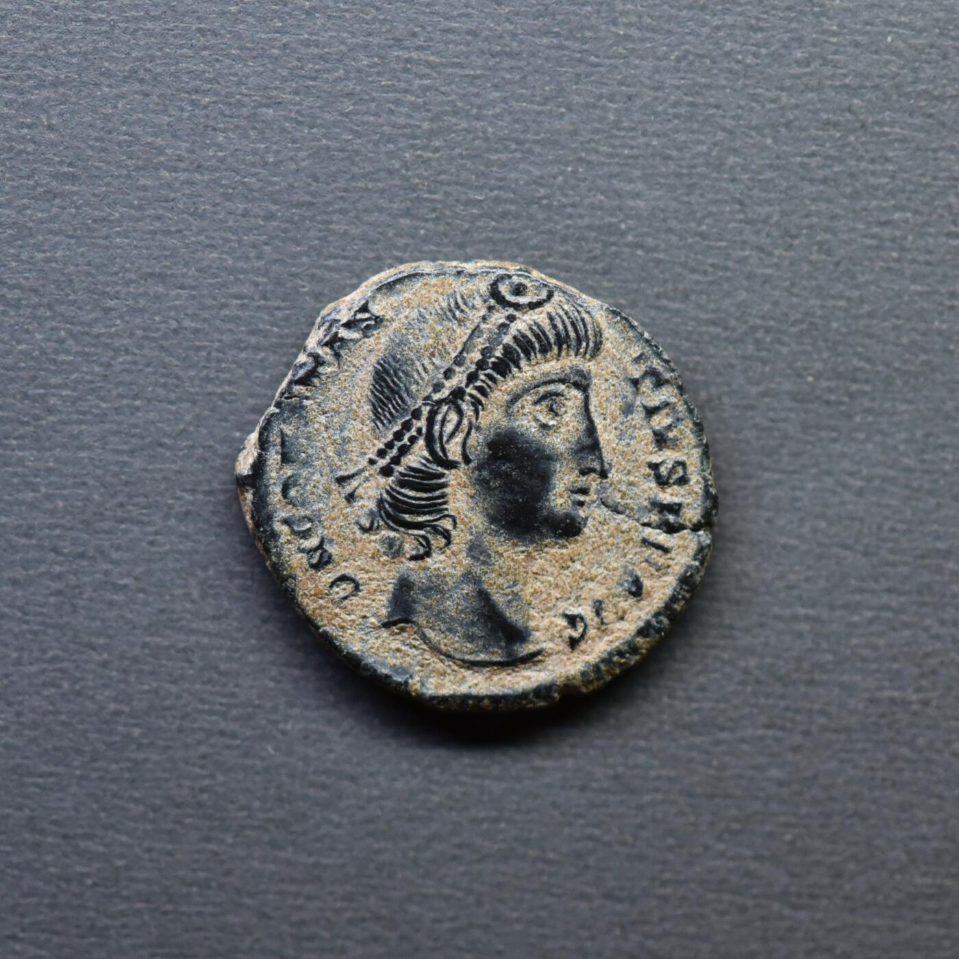 【良泉】4月16日【西方古代打制币】拍卖108件 【极美品】公元337-361年【古罗马】君士坦提乌斯二世“誓愿”铜币，1.37克