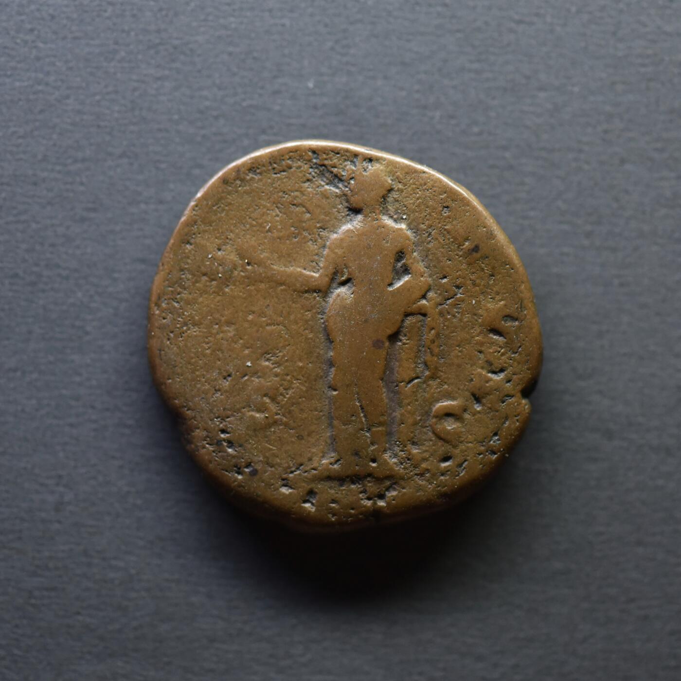 【良泉】4月16日【西方古代打制币】拍卖108件 【熟美】【古罗马】小福斯蒂娜，阿斯铜币（其夫马可·奥利略、其父安东尼·庇护，其子康茂德都打过以小福斯蒂娜为头像的钱币）8.54克