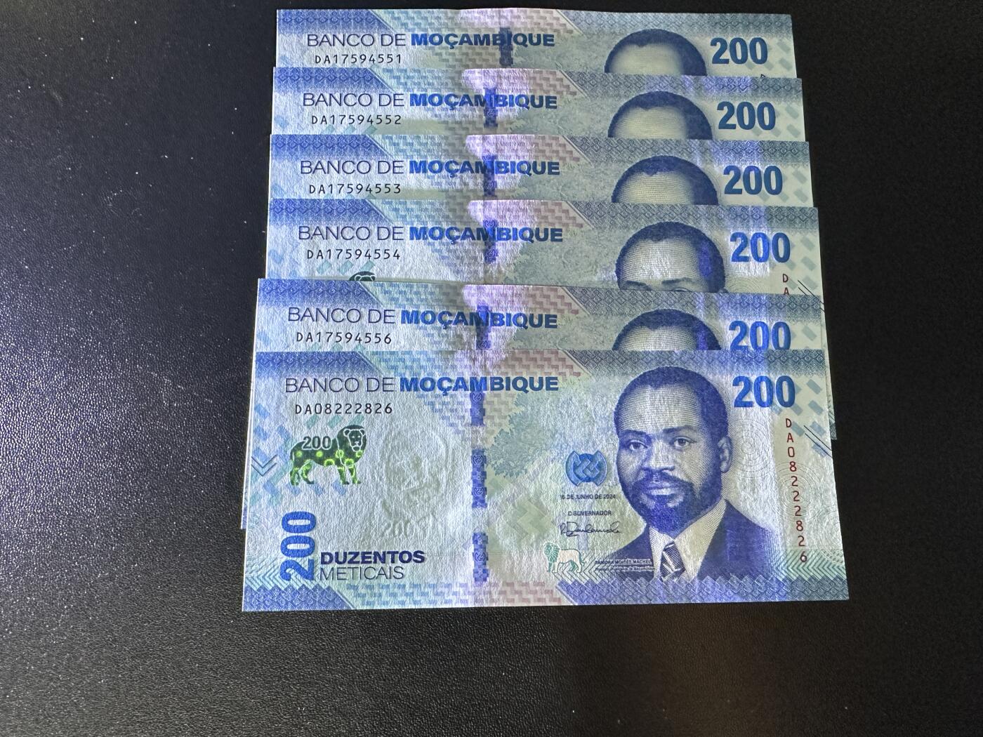 《外钞收藏家》第六百二十三期（精选场）（长期征集拍品、欢迎藏友们联系合作） 2024年莫桑比克200 六张一起 全新UNC