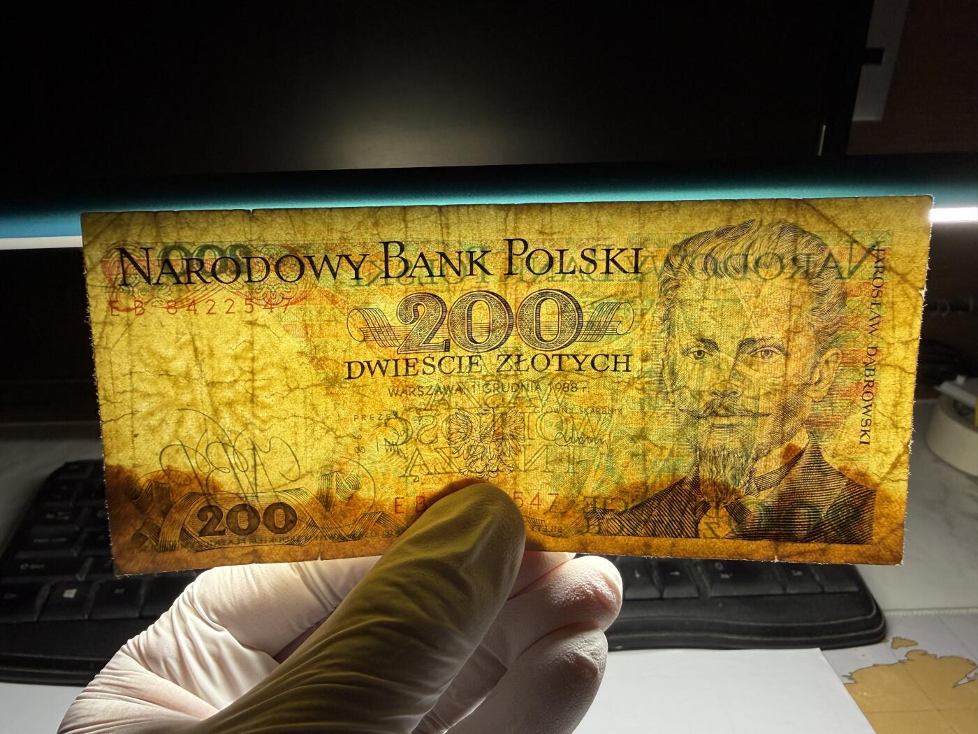 2026年集古藏今外币拍卖第三期-第10场—（总第320拍-纸币专场），本期拍完结算一次，发货时间2-3天，休息几天后继续新的一期拍卖。 1988年波兰200兹罗提