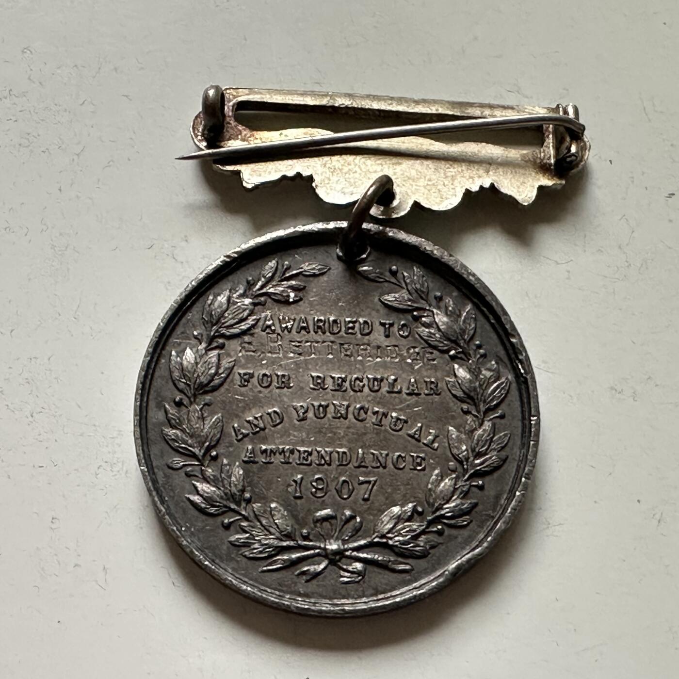 🌹外币初藏🌹🐯2026年第36场   每周二四六晚8️⃣点 接代拍 英国 1907年 沃尔瑟姆斯托教育委员会 全勤奖章 38毫米