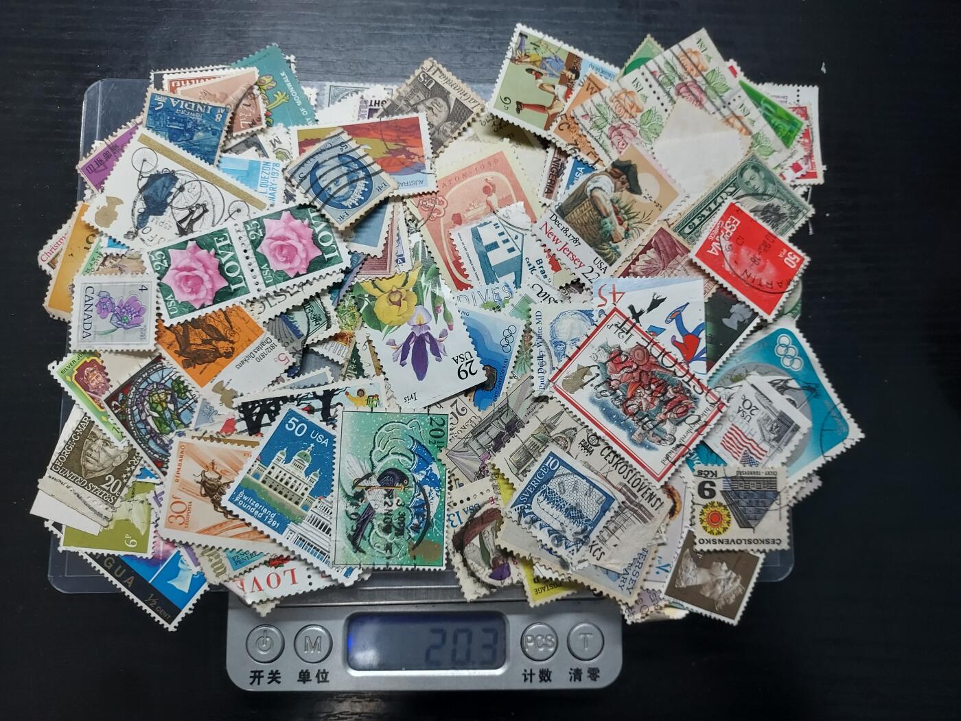 博彦收藏    4月8日 8点 邮票专场 外国邮票一组 重20克左右 约200枚（估算值）部分有瑕疵 部分上品 