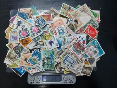 博彦收藏    4月8日 8点 邮票专场 - 外国邮票一组 重20克左右 约200枚（估算值）部分有瑕疵 部分上品 