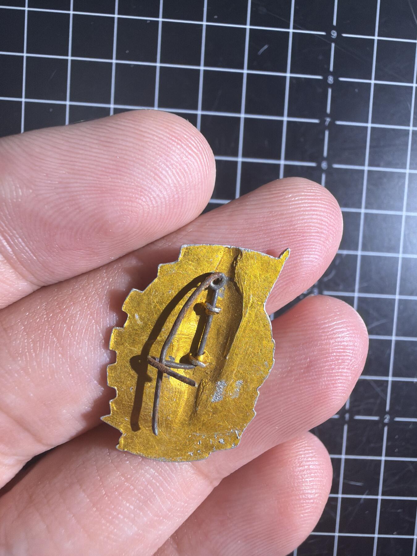 古冰库章牌勋赏收藏0起拍卖 劳卫制微章