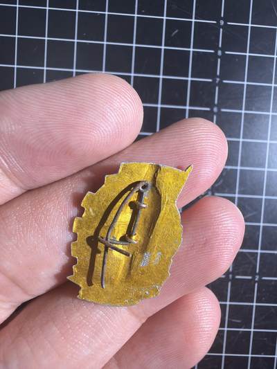 古冰库章牌勋赏收藏0起拍卖 劳卫制微章