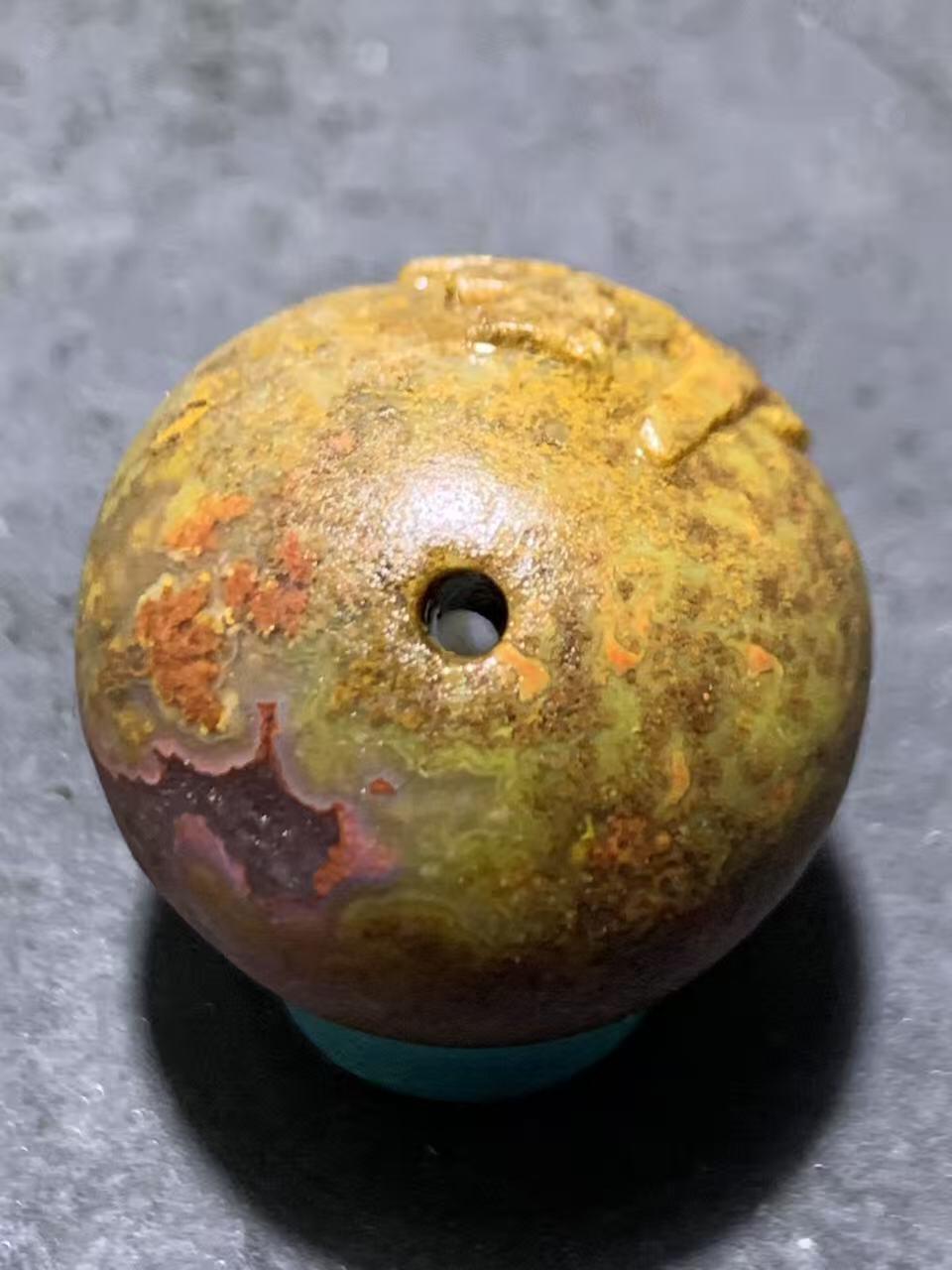 精美亚光冰飘草花纹战国红玛瑙手工俏色巧雕悟字2.0珠一个，