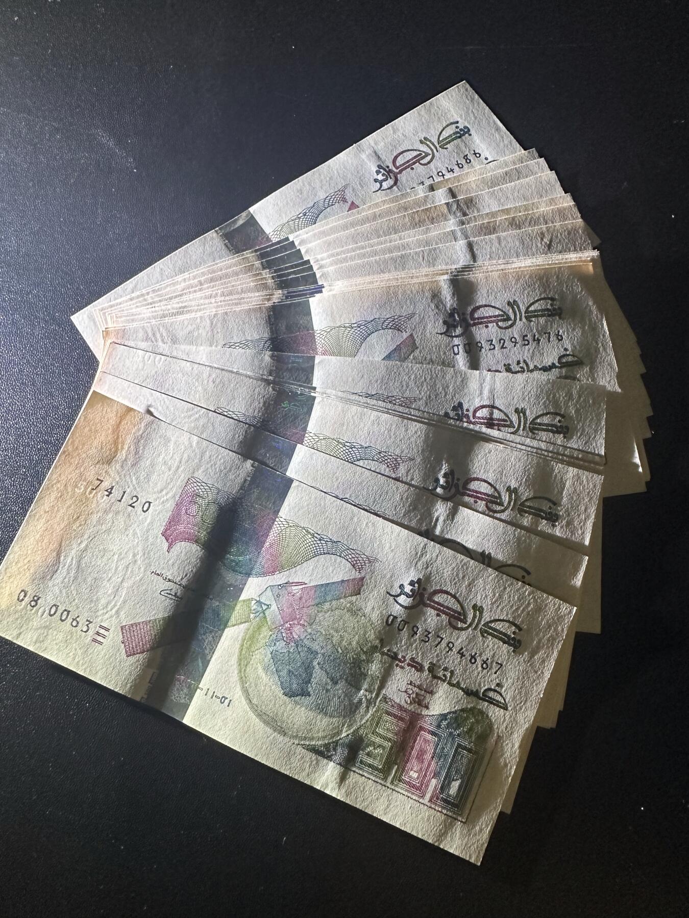 《外钞收藏家》第六百二十三期（精选场）（长期征集拍品、欢迎藏友们联系合作） 阿尔及利亚500第纳尔 20张一起 全新UNC