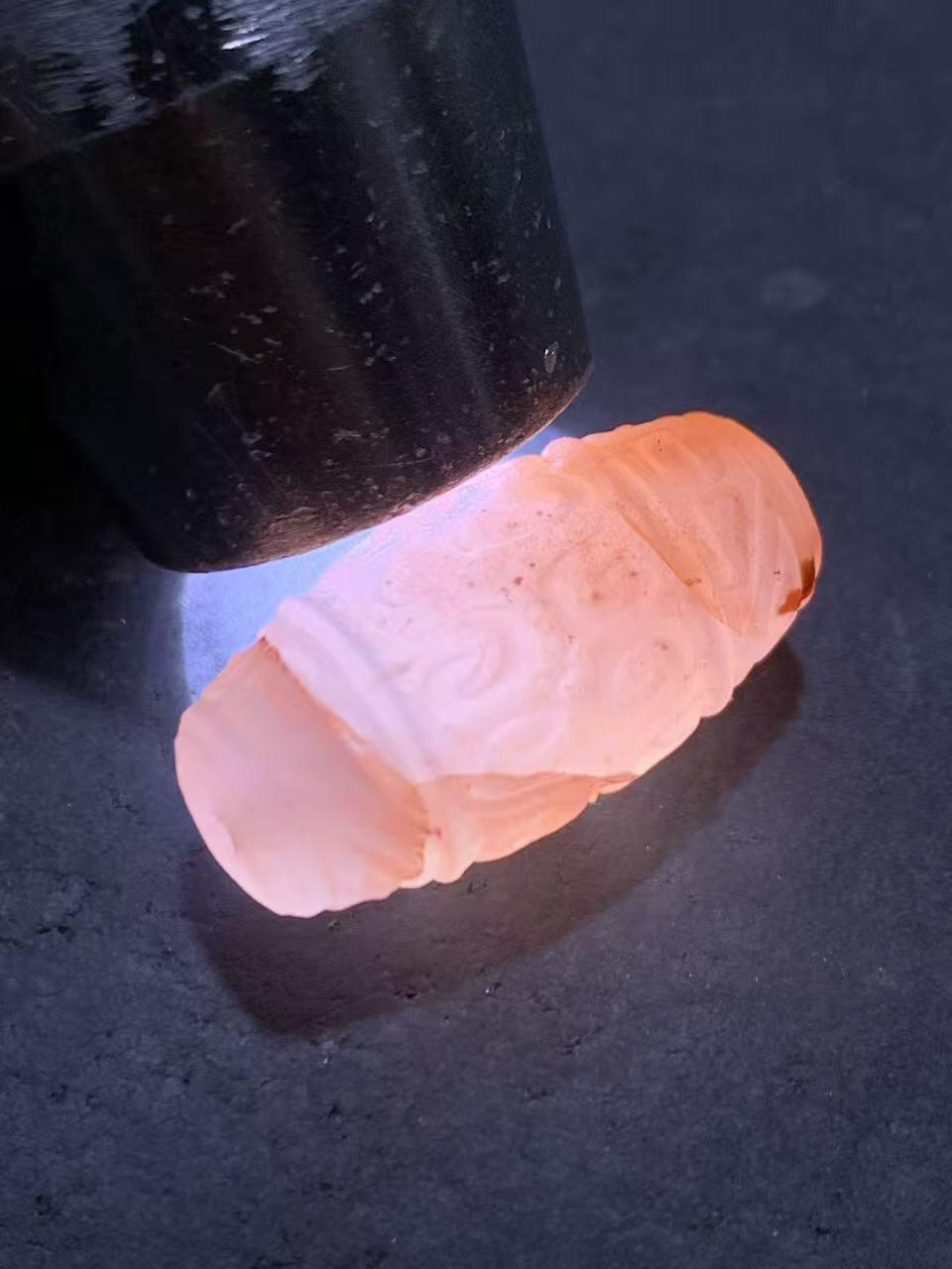 精美亚光川料荔枝冻飘红南红玛瑙雕刻回纹桶珠一个，