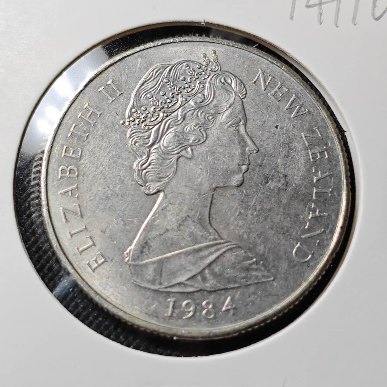 KK钱币收藏小铺  第414期 2月预留时间 周末发货 1984新西兰50分 加拿大代铸 浅雕版