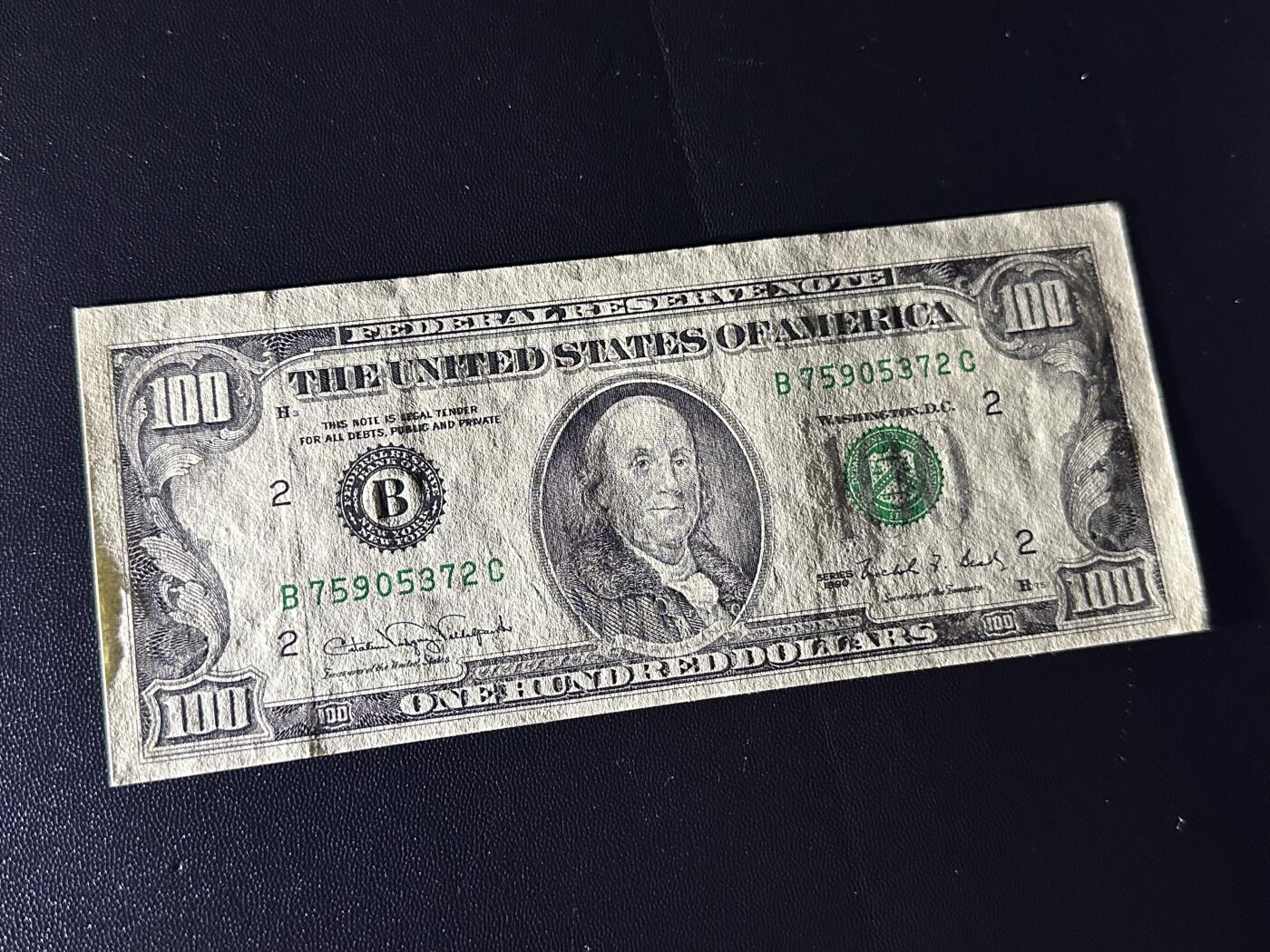 《外钞收藏家》第六百二十三期（精选场）（长期征集拍品、欢迎藏友们联系合作） 1990年美国小头版100美元 全新边角不绝