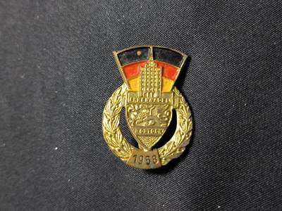 云宸嘉赏-勋臻佳藏四月精品甄选场次（低佣 一元一手） - 五十年代东德老珐琅证章系列--梅克伦堡国家（Nationales Aufbauwerk）重建模范工作证章