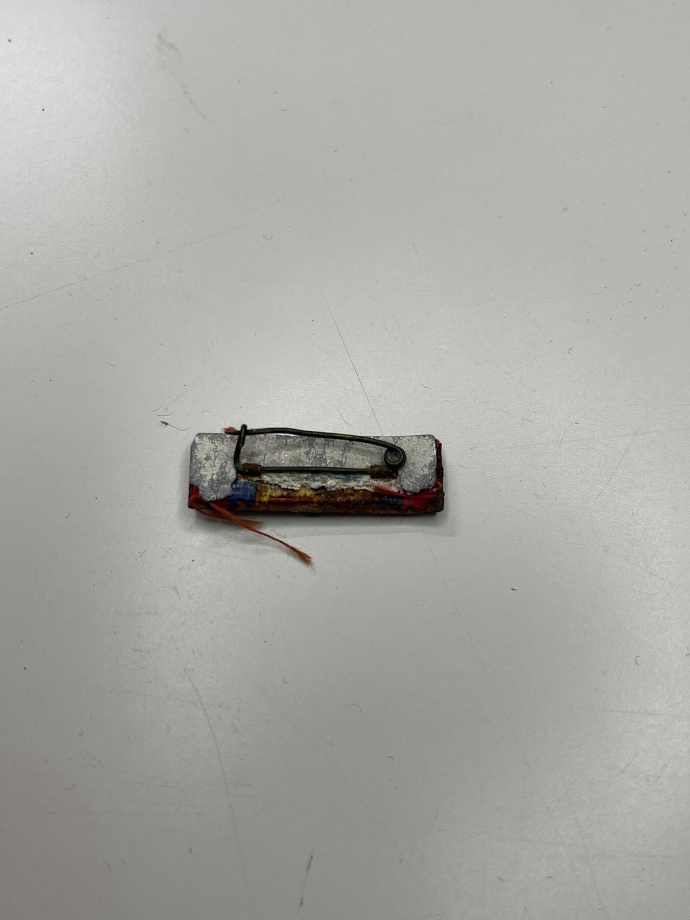 新时代收藏快速小拍 拍卖本周一线所得新货 4月2日场 抗战胜利奖章勋略 标标准准的大陆时期生产版 可惜品相不好了 背后编号位置腐蚀掉了 适合配章